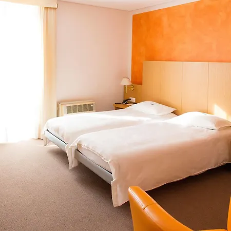 Hotell Du 3*